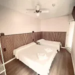 Colibri Guest house Calella