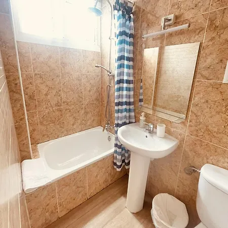 Colibri Guest house Calella