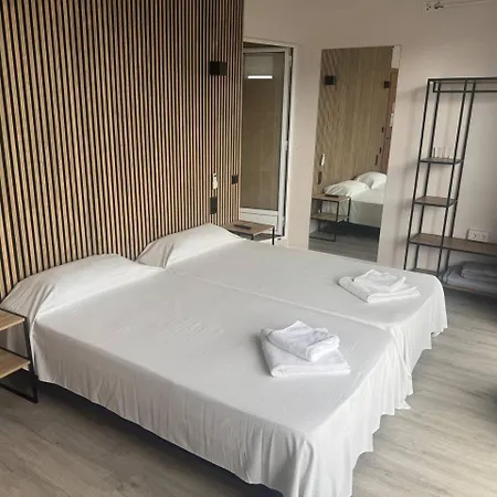 Colibri Guest house Calella